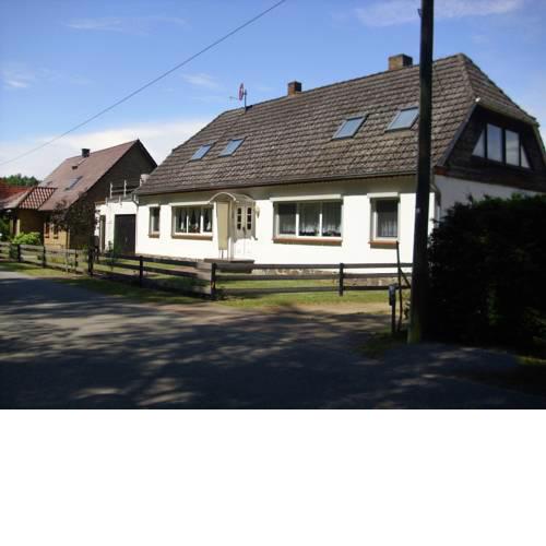 Cozy Apartment with Garden near the Forest in Schlowe