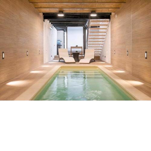 Amazing 3 Bedroom Apartment with indoor POOL