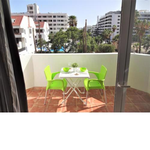 Amazing apartment completely refurbished, south facing, WIFI, center of Las Americas