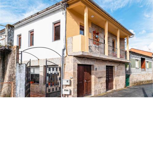Amazing apartment in A Arnoia with Outdoor swimming pool, WiFi and 3 Bedrooms