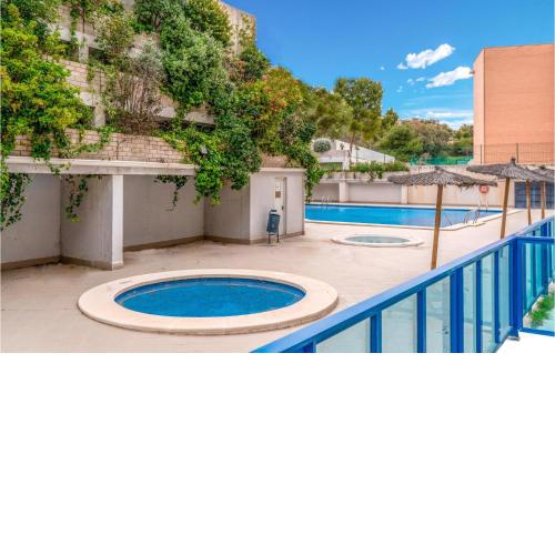 Amazing apartment in Alicante with Outdoor swimming pool, WiFi and 2 Bedrooms