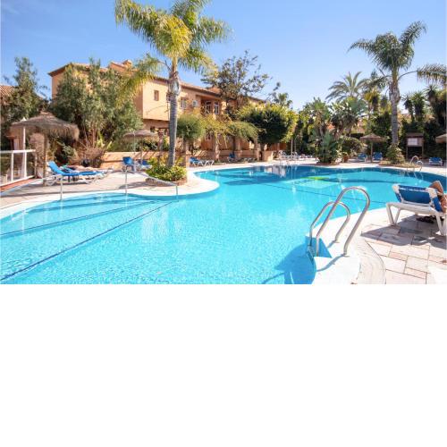Amazing apartment in Calahonda with Outdoor swimming pool, WiFi and 2 Bedrooms
