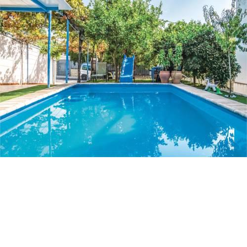 Amazing apartment in Córdoba w/ Outdoor swimming pool, Outdoor swimming pool and 2 Bedrooms