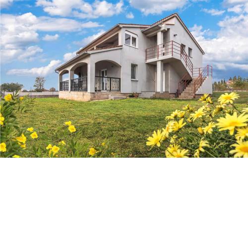 Amazing apartment in Galizana with 2 Bedrooms