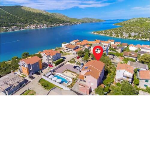 Amazing apartment in Grebastica with Outdoor swimming pool, Jacuzzi and WiFi