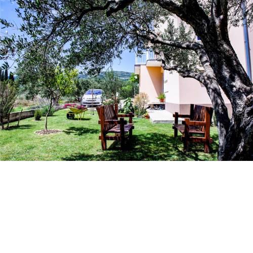 Amazing apartment in Kastel Novi w/ Outdoor swimming pool and 2 Bedrooms