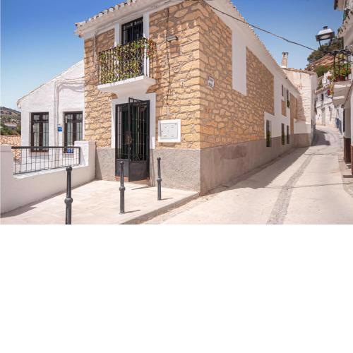 Amazing apartment in Montefrio with WiFi and 2 Bedrooms