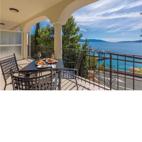 Amazing apartment in Novi Vinodolski w/ Outdoor swimming pool, WiFi and 2 Bedrooms