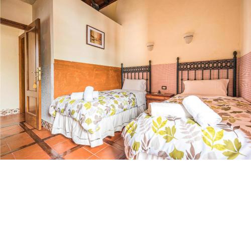 Amazing apartment in Valle de Guerra with Outdoor swimming pool, WiFi and 2 Bedrooms