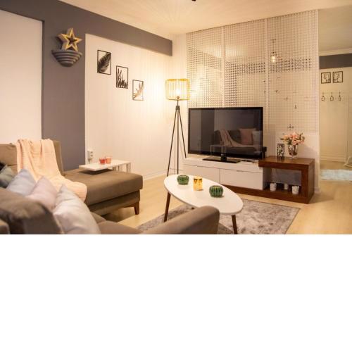 Amazing Flat near the Coast with a Delightful Shared Terrace Close to Public Transportation in Karsiyaka
