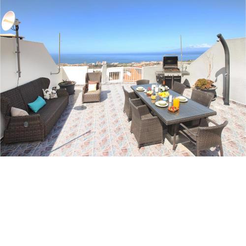 Amazing home in ADEJE with WiFi and 3 Bedrooms