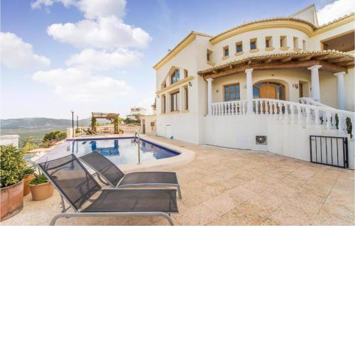 Amazing home in Ador with WiFi, Outdoor swimming pool and 3 Bedrooms