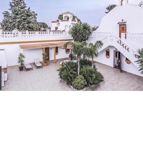 Amazing home in Cadiz with Outdoor swimming pool, WiFi and 7 Bedrooms