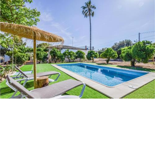 Amazing home in Casariche with Outdoor swimming pool, WiFi and 3 Bedrooms