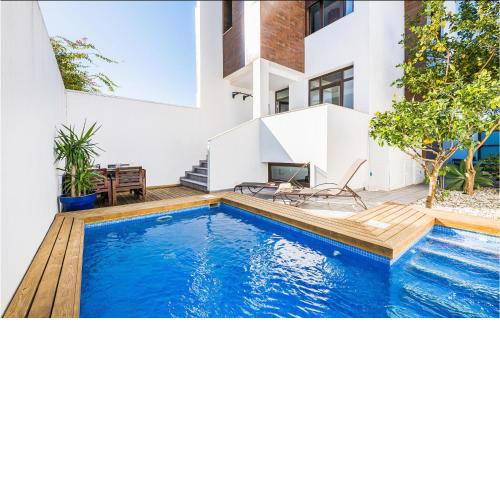 Amazing home in Conil de la frontera with Outdoor swimming pool, WiFi and 4 Bedrooms