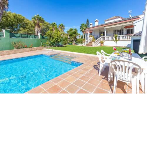 Amazing home in El Santiscal with Outdoor swimming pool, WiFi and 5 Bedrooms