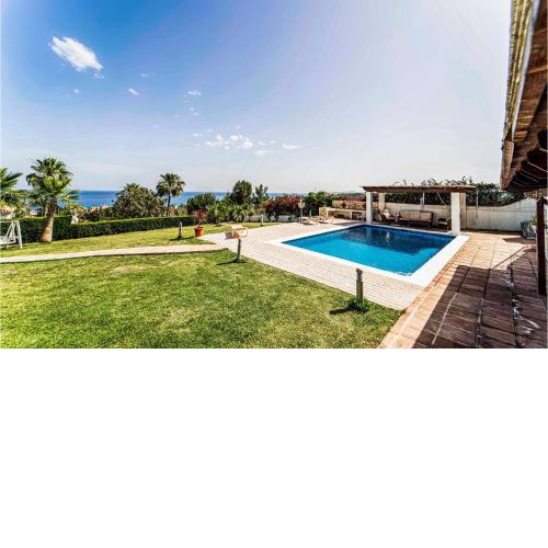Amazing home in Estepona with Outdoor swimming pool, WiFi and 3 Bedrooms