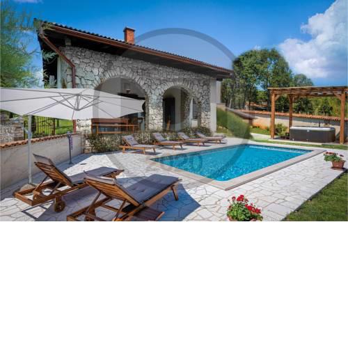 Amazing home in Jalzabet w/ Jacuzzi, WiFi and 2 Bedrooms