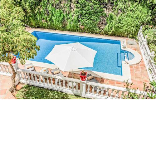 Amazing home in Las Lagunas de Mijas with Outdoor swimming pool, WiFi and 6 Bedrooms