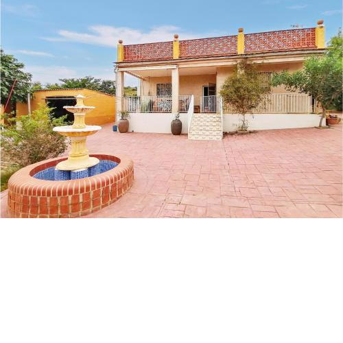 Amazing home in Liria with Outdoor swimming pool and 4 Bedrooms