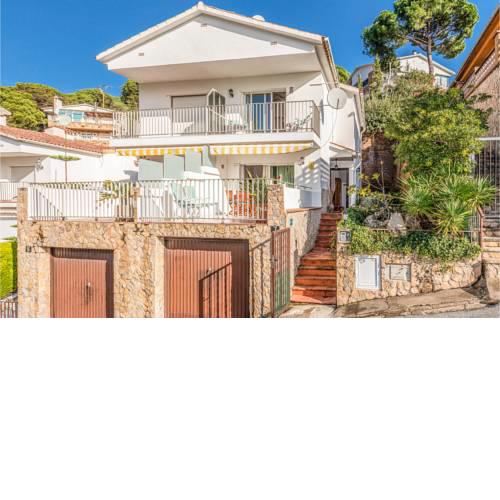 Amazing home in Lloret de Mar w/ WiFi and 3 Bedrooms