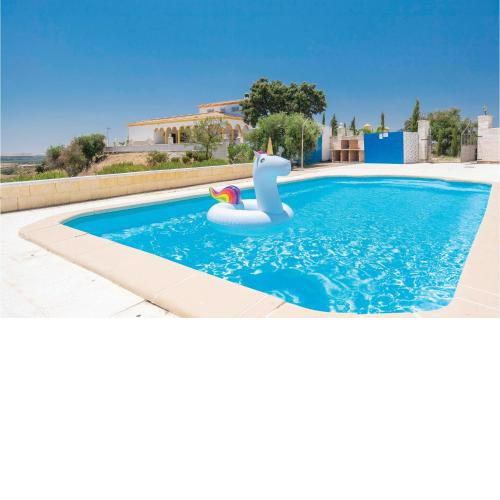 Amazing home in Lora del Rio with WiFi, Outdoor swimming pool and 5 Bedrooms