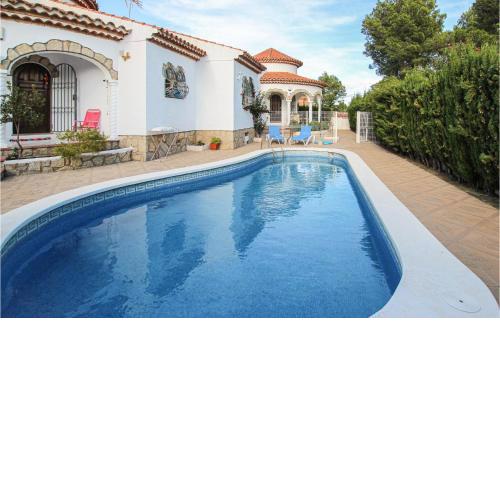 Amazing home in Miami Platja with 2 Bedrooms