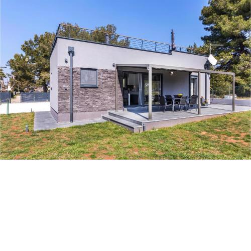 Amazing home in Peroj with WiFi and 2 Bedrooms