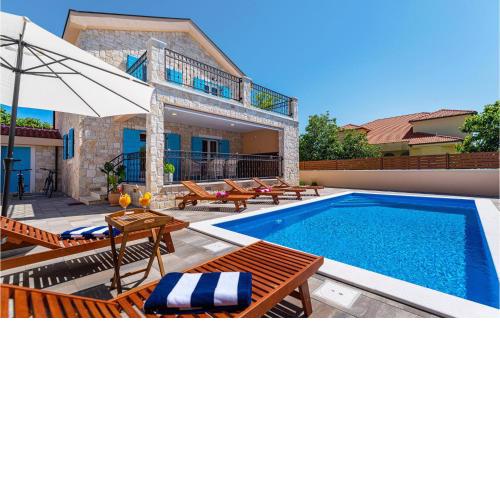 Amazing home in Privlaka with Outdoor swimming pool, Heated swimming pool and 3 Bedrooms