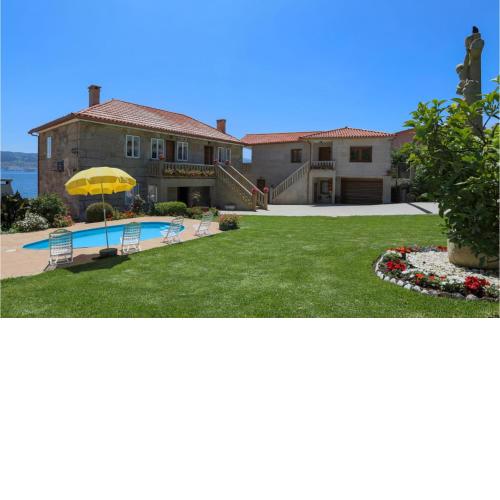 Amazing home in Raxo with WiFi, Outdoor swimming pool and 4 Bedrooms