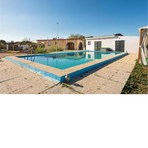 Amazing home in Sanlucar La Mayor with WiFi, Outdoor swimming pool and 3 Bedrooms