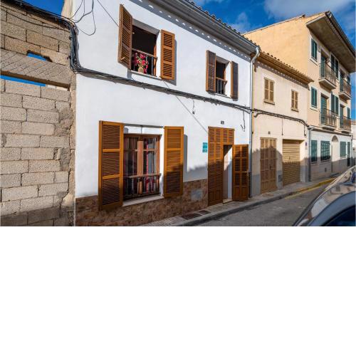 Amazing home in Santa Margarita with WiFi and 3 Bedrooms