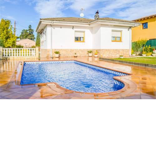 Amazing home in Sils w/ 3 Bedrooms