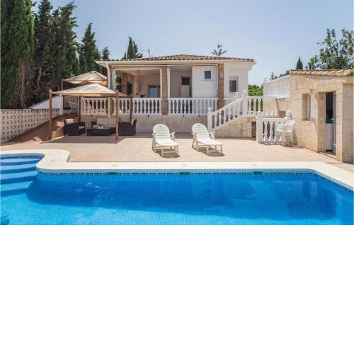 Amazing home in Torrent with WiFi, Private swimming pool and 3 Bedrooms