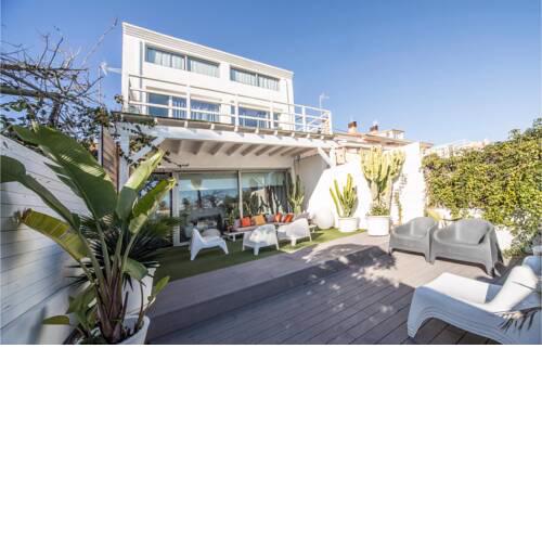 Amazing home in València with Outdoor swimming pool, WiFi and 5 Bedrooms