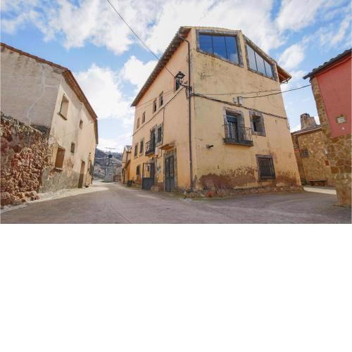 Amazing home in Velilla de Medinaceli with WiFi and 7 Bedrooms