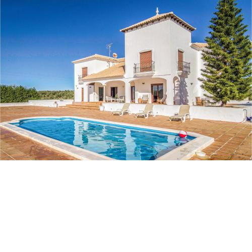 Amazing home in Villanueva de Algaidas with WiFi, 4 Bedrooms and Outdoor swimming pool