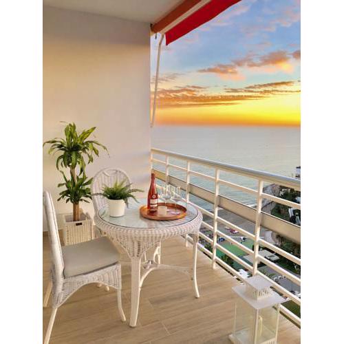 AMAZING SEA VIEWS - A short walk away from downtown and the beach