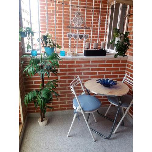 AMAZING SUNNY FLAT WITH BALCONY POOL two MINS FROM THE BEACH
