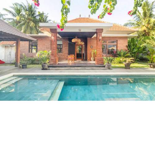 Amazing Villa with private pool, North Bali 3 minute drive from beach