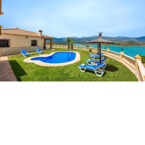Amazing villa with spectacular lake views