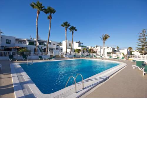 Ambar, modern apartment,Wifi, close to amenities, beach, shared pool.