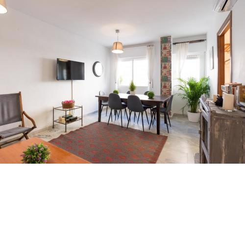 AMBB-Private patio-Steps away From old town