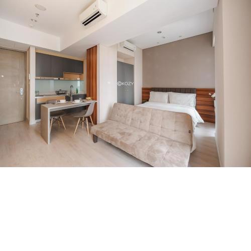 AMBER by Kozystay Studio with Pool View in Central Park Area