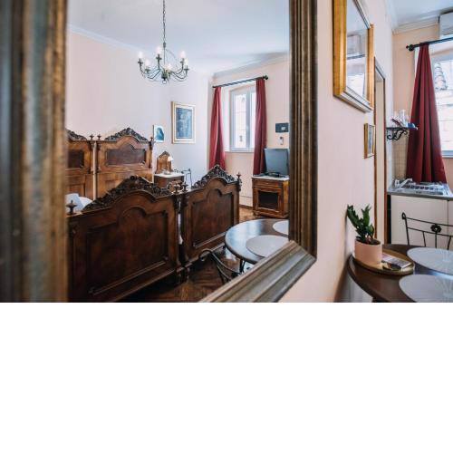 Amoret Apartments