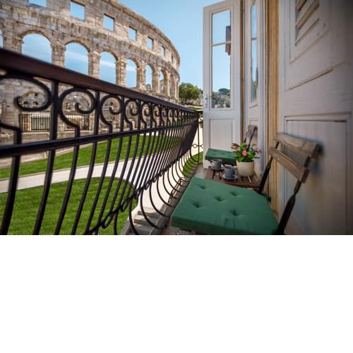 Amphitheatre Premium Apartment with Seaview