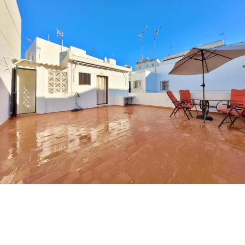 Amplia casa con azotea privada en el casco antiguo