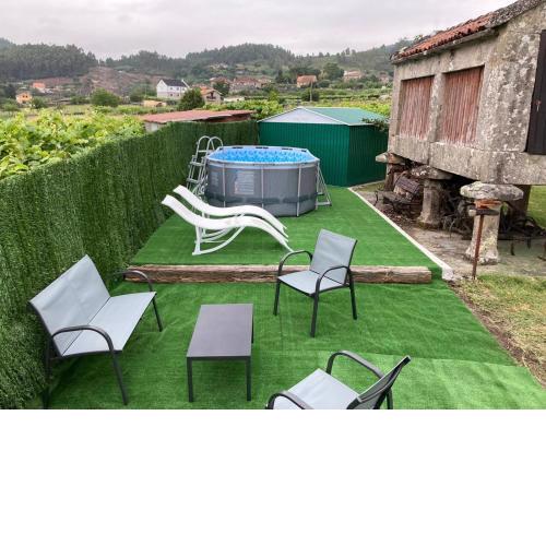 Amplia casa con piscina y barbacoa