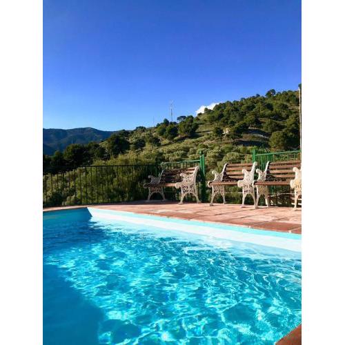 Amplia casa rural con piscina