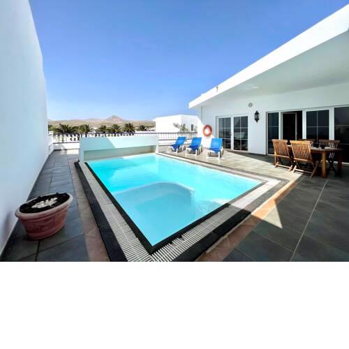 Amplia Villa con piscina privada y 2 dormitorios, Puerto Calero
